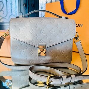 Louis Vuitton Pochette Métis (Turtledove)